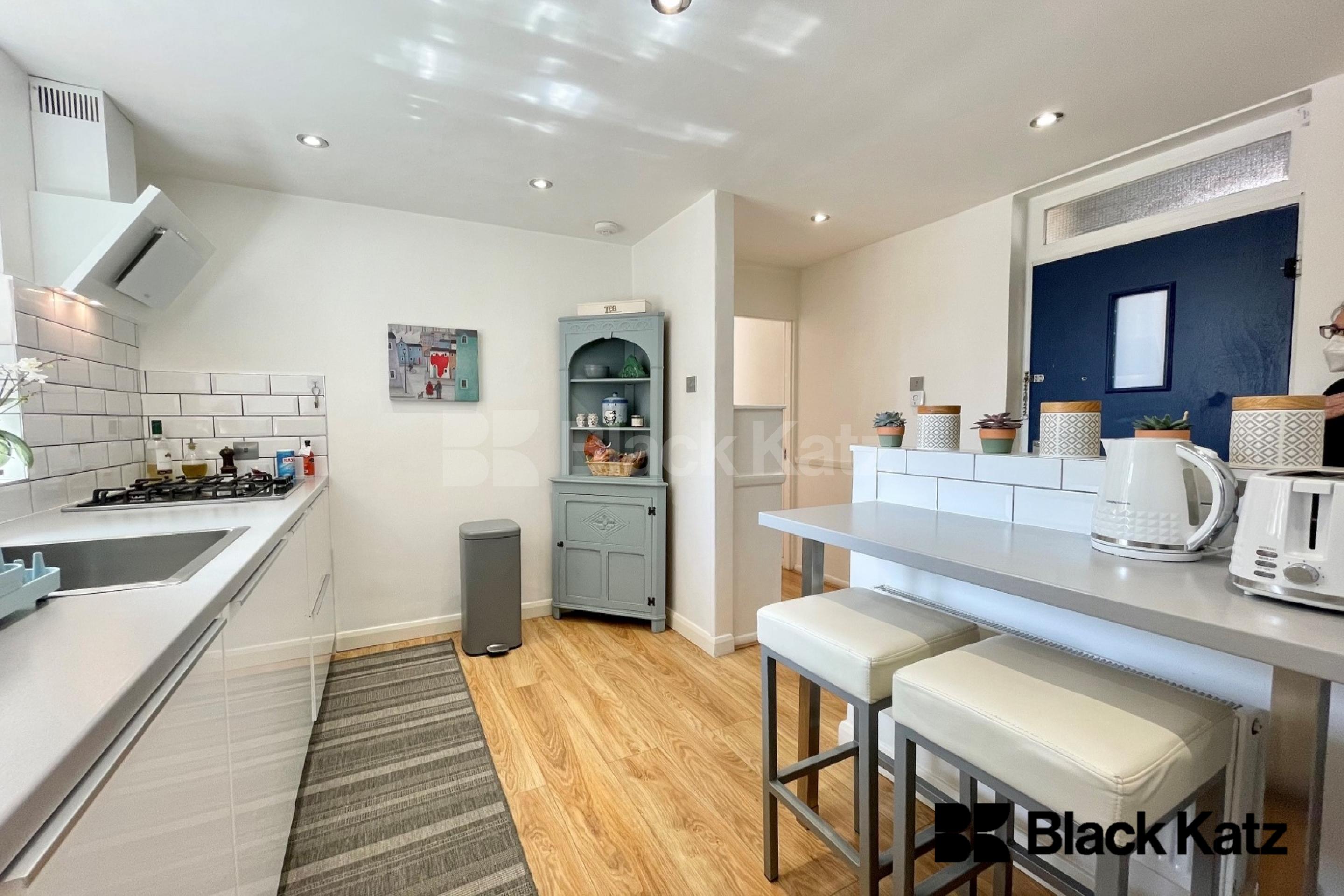 			Under Offer, 3 Bedroom, 1 bath, 1 reception Apartment			 Enid Street, Bermondsey SE16